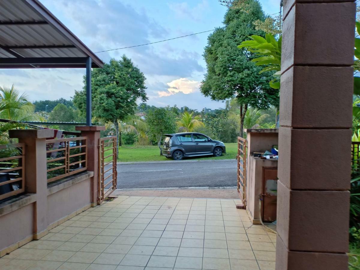 Muslim Dinaim Homestay Tanjong Malim Luaran gambar